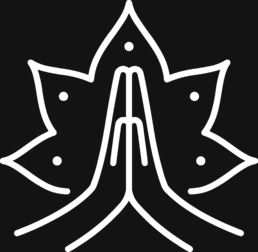 Mains jointes symbolisant le sacré, avec une fleur symbole du féminin.